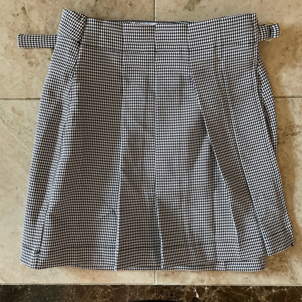 Black and White Houndstooth Mini Skirt